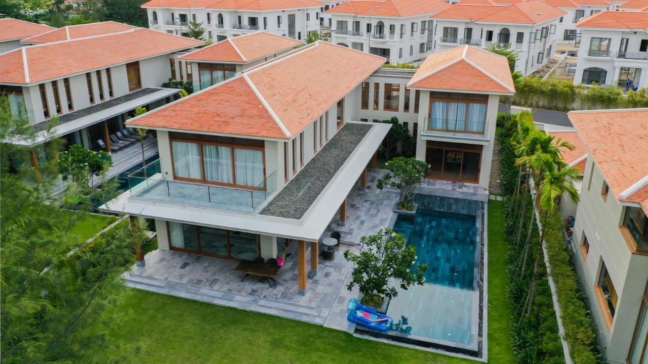 Deluxe Beach Villas By Danatrip Da Nang Exterior photo