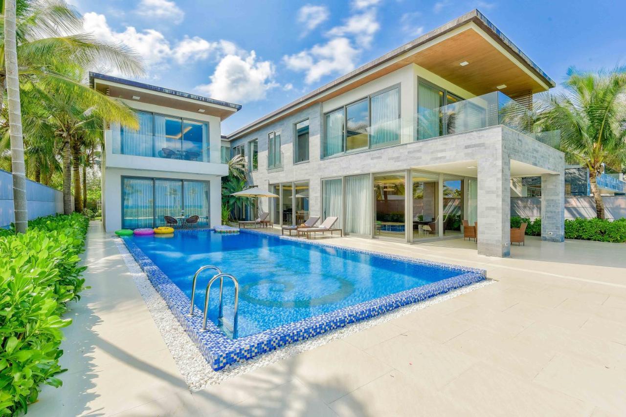 Deluxe Beach Villas By Danatrip Da Nang Exterior photo