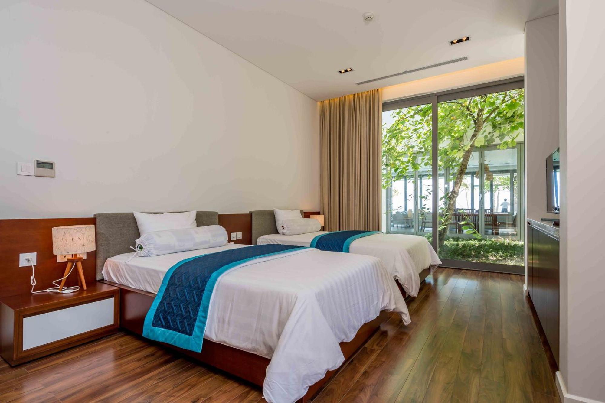 Deluxe Beach Villas By Danatrip Da Nang Exterior photo